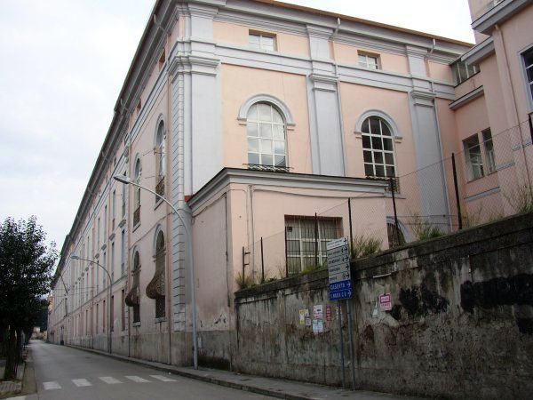Roberta-ospedale militare facciata.jpg